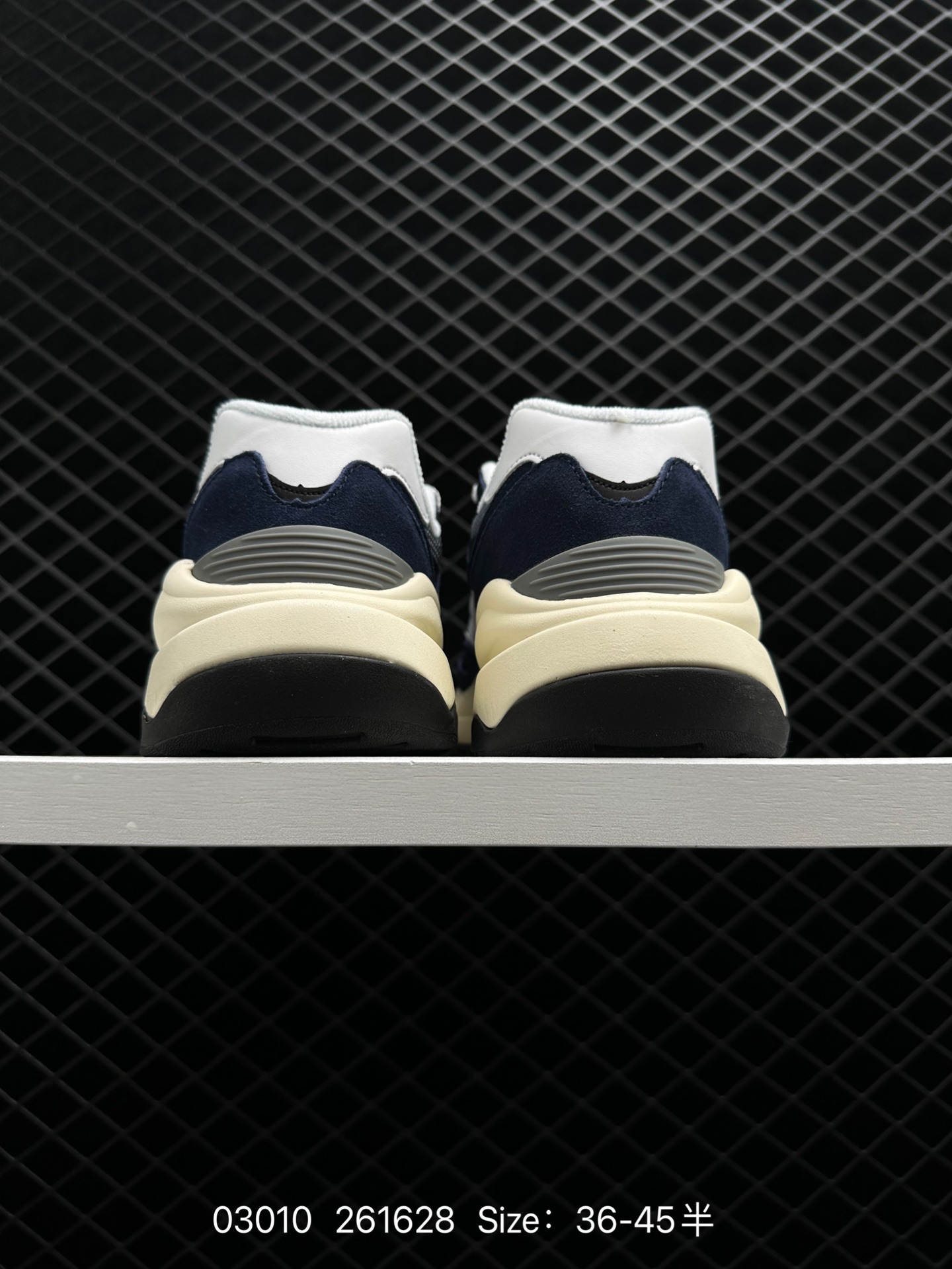 New Balance   M5740LT1